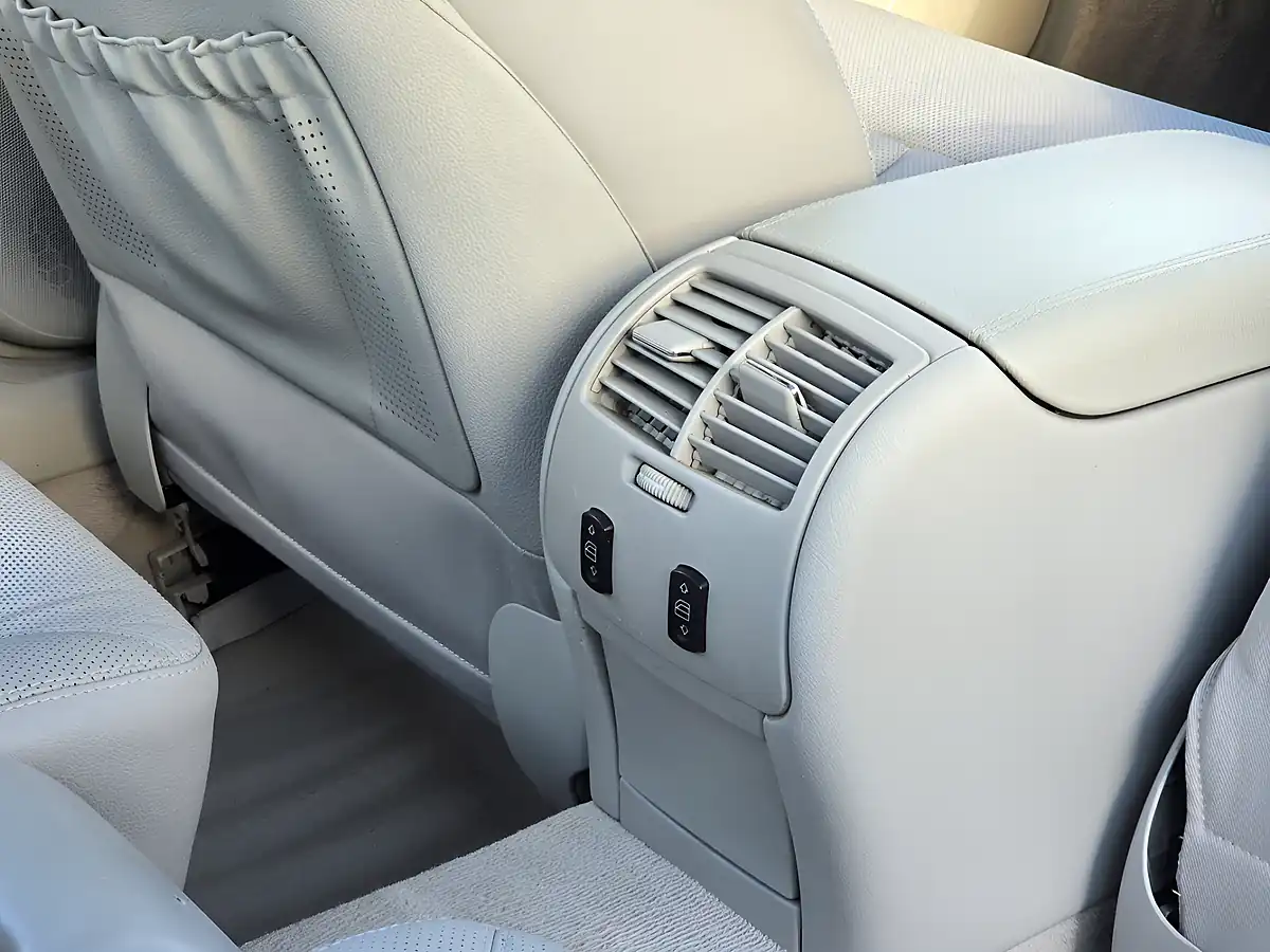 Used 2005 Mercedes-Benz Cl Facelift Brilliant Silver - Interior and Exterior details 16