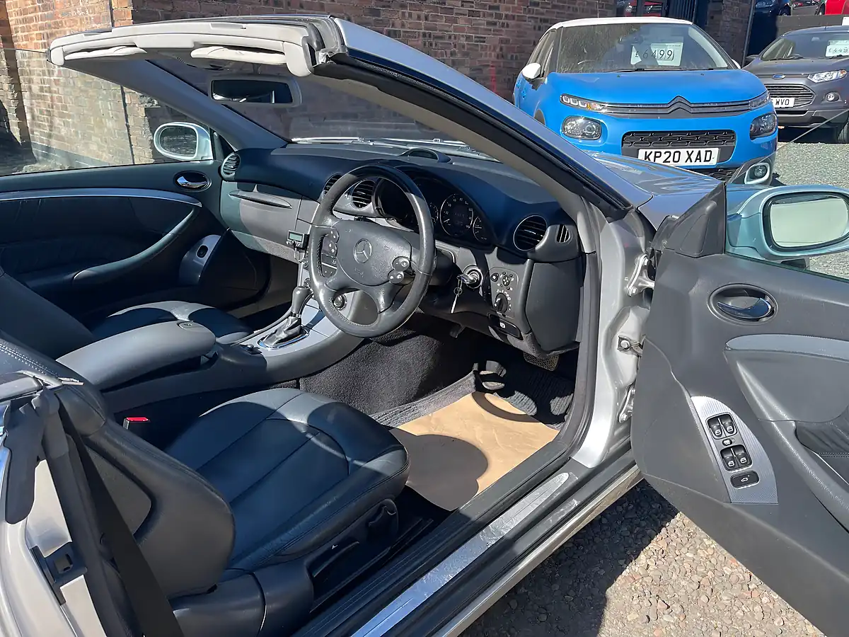Used 2005 Mercedes-Benz Clk Avantgarde Silver - Interior and Exterior details 9