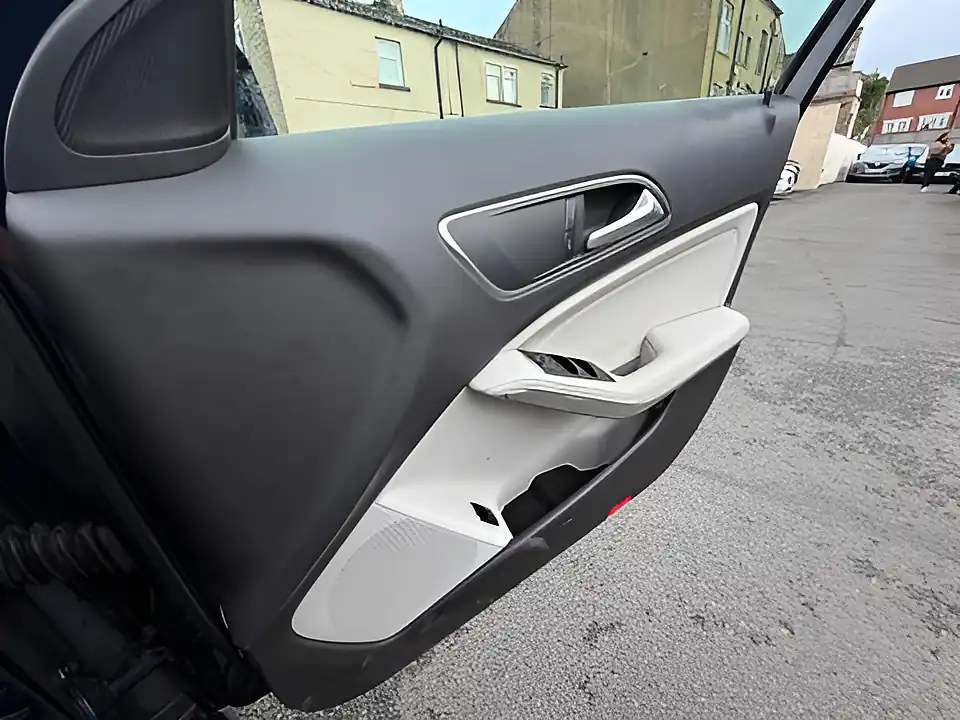 Used 2005 Mercedes-Benz Gla Sport Premium Cavansite Blue - Interior and Exterior details 13