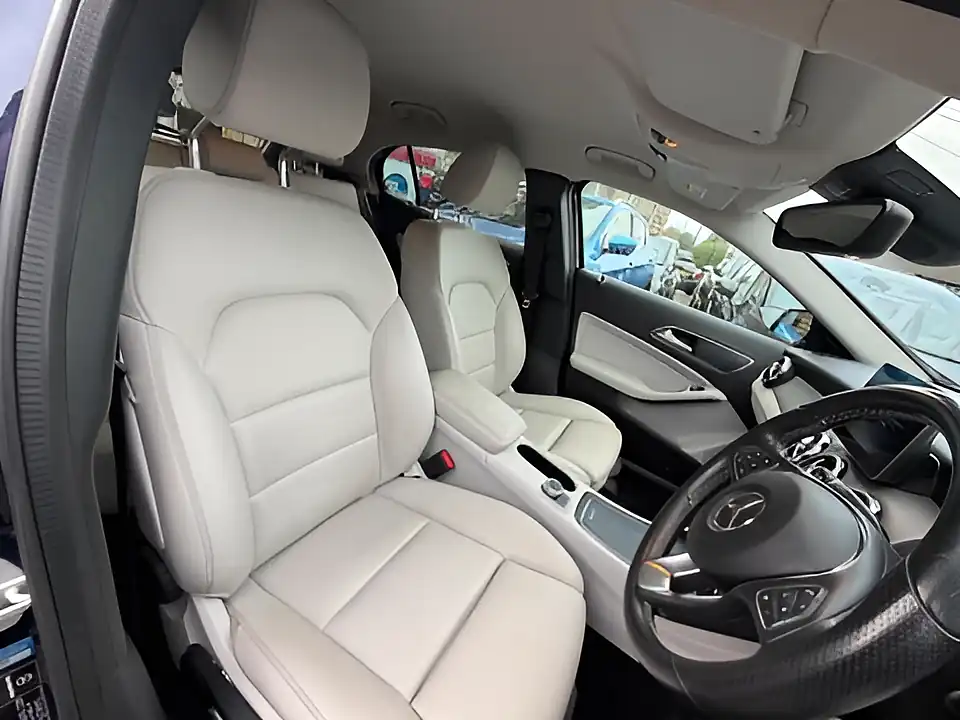 Used 2005 Mercedes-Benz Gla Sport Premium Cavansite Blue - Interior and Exterior details 8