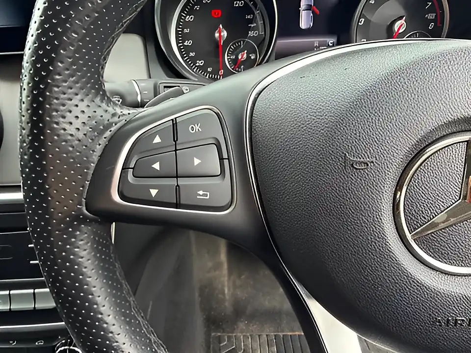 Used 2005 Mercedes-Benz Gla Urban Edition Grey - Interior and Exterior details 15