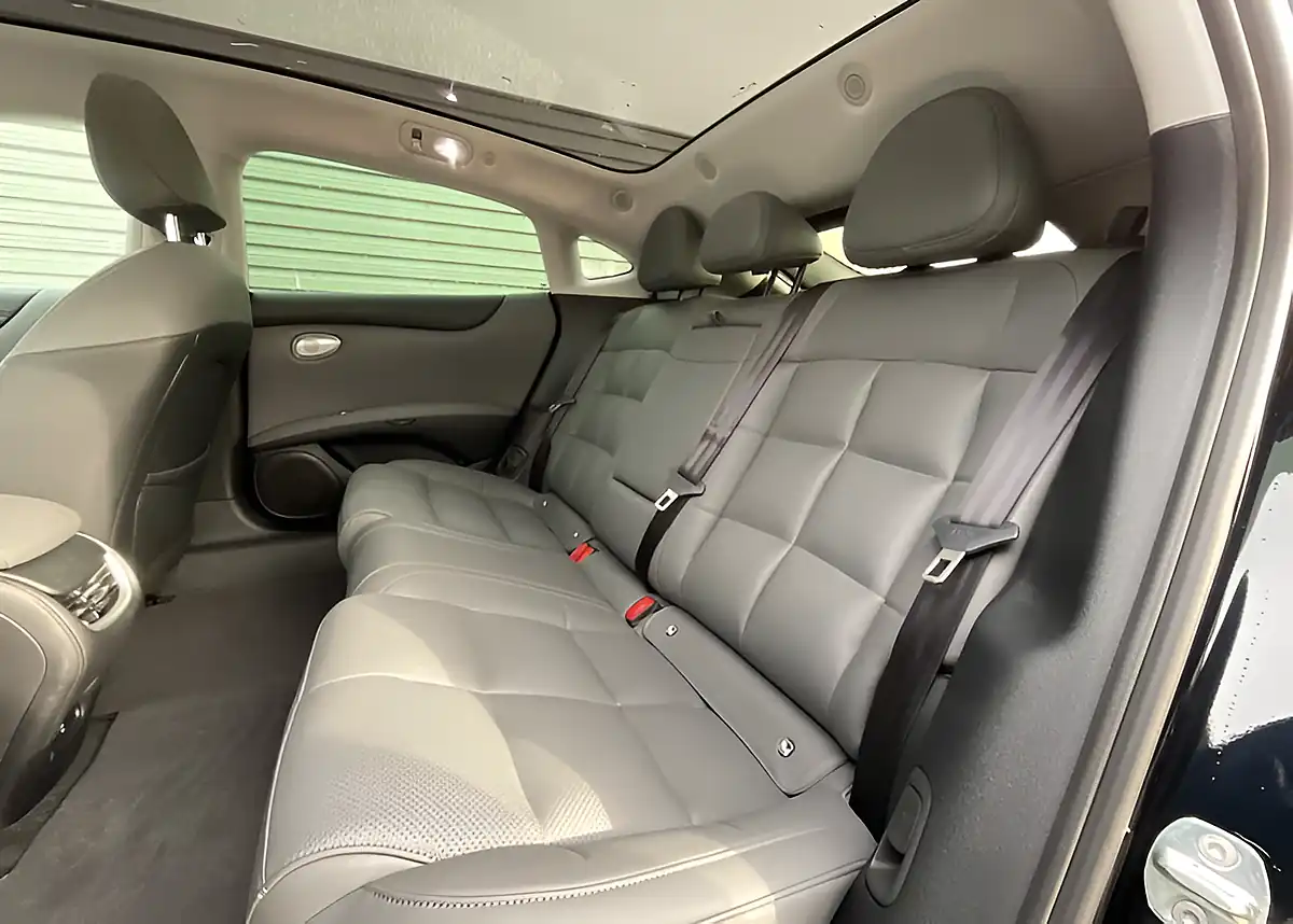 Used 2005 MG IM5 Single Motor White - Interior and Exterior details 15