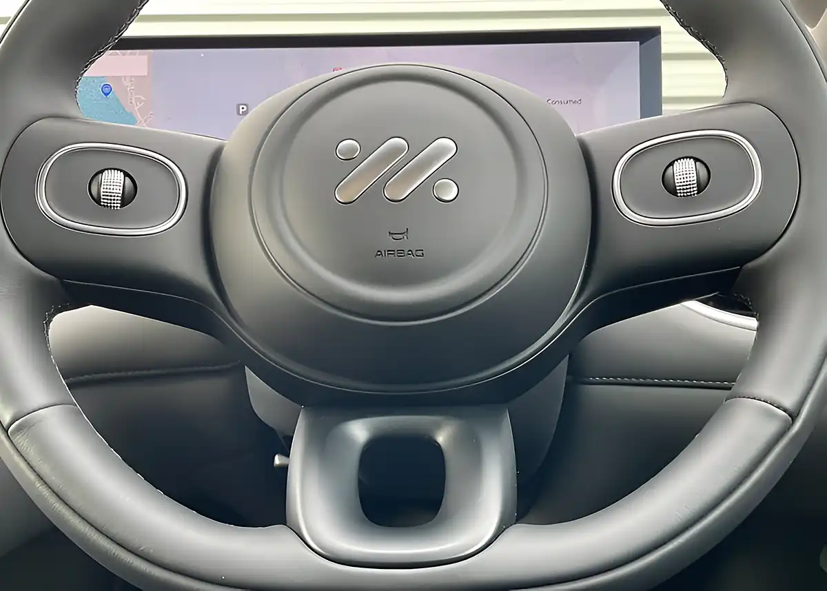 Used 2005 MG IM5 Single Motor White - Interior and Exterior details 19