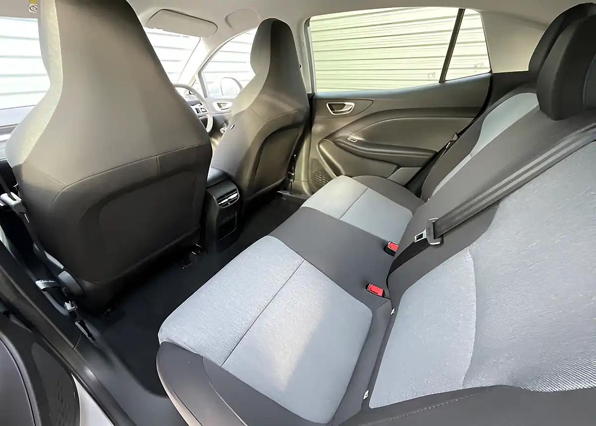 Used 2005 MG MG4 Urban Premium Silver - Interior and Exterior details 16