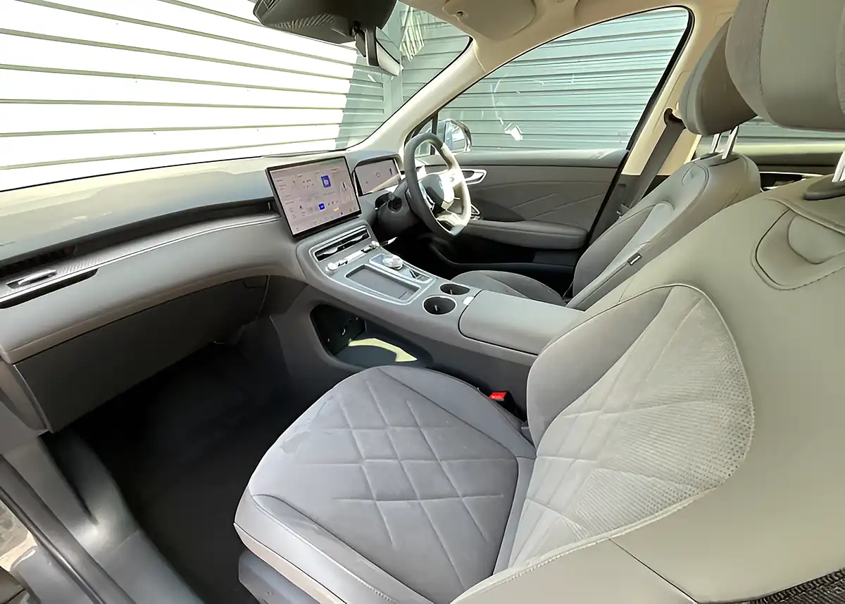 Used 2005 MG MGS6 EV Trophy Grey - Interior and Exterior details 13