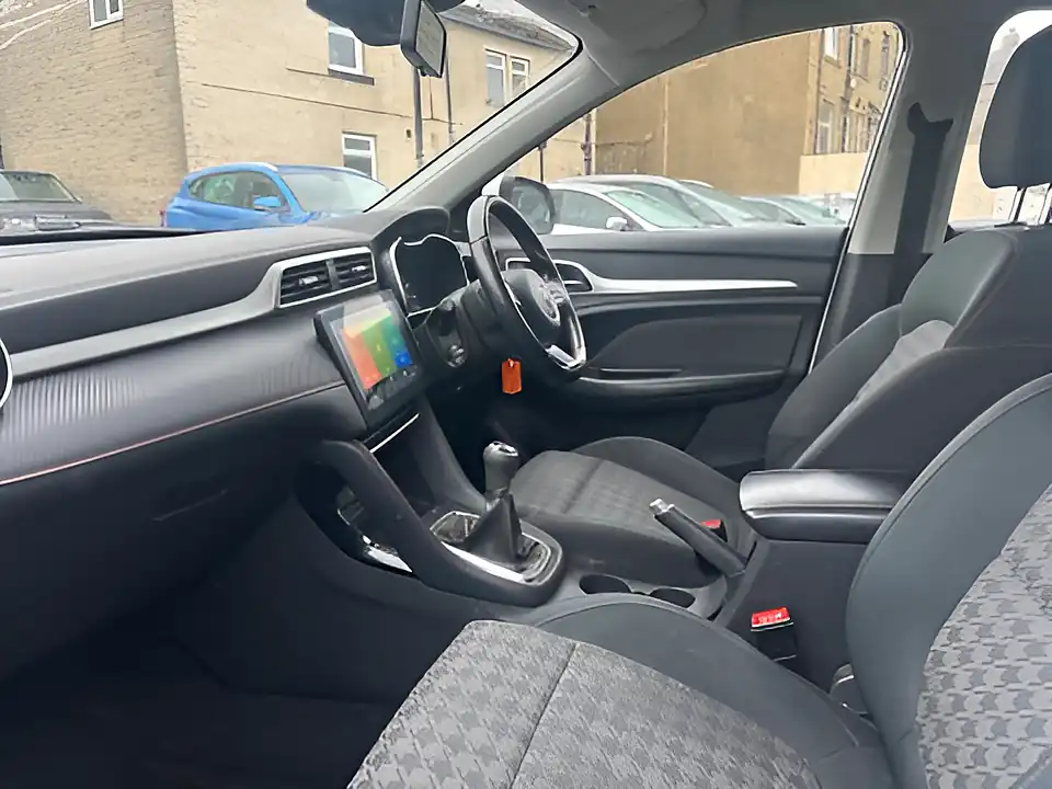 Used 2005 MG Zs Excite White - Interior and Exterior details 11
