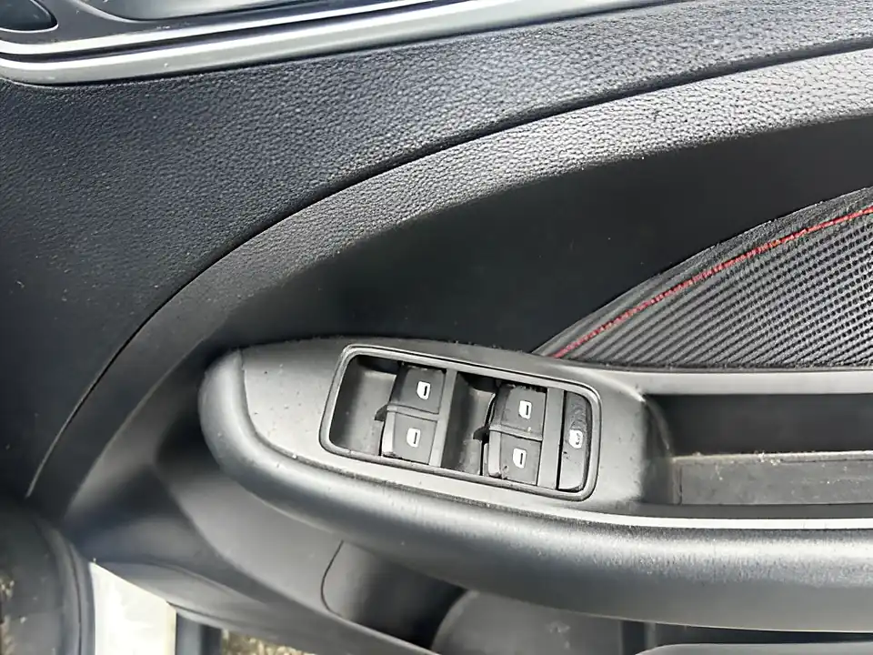 Used 2005 MG Zs Excite White - Interior and Exterior details 4