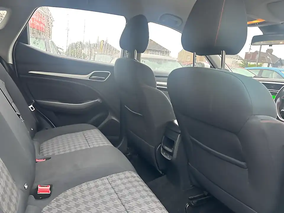 Used 2005 MG Zs Excite White - Interior and Exterior details 5