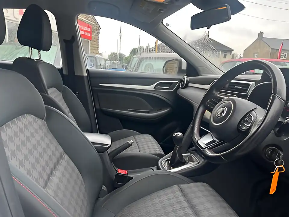 Used 2005 MG Zs Excite White - Interior and Exterior details 6