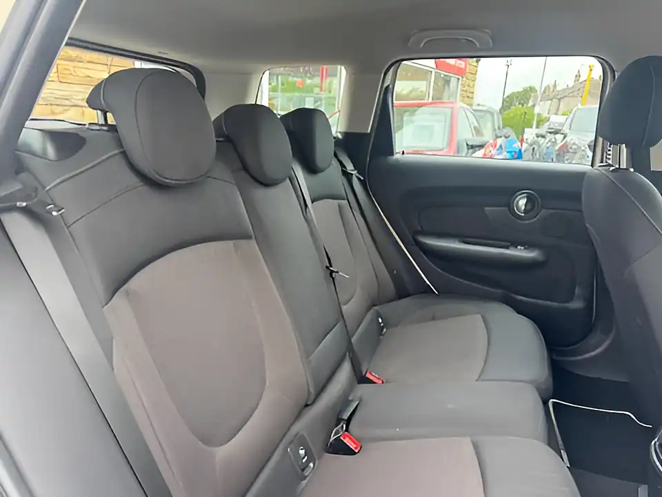 Used 2005 MINI Clubman Cooper White - Interior and Exterior details 8
