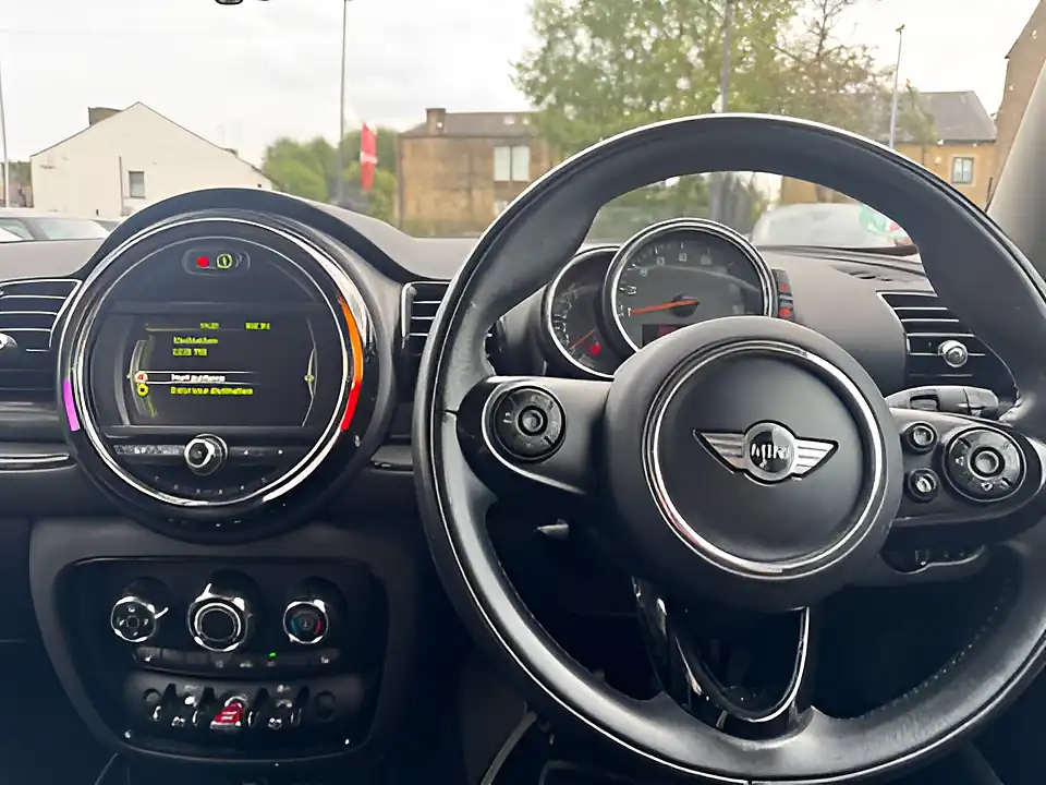 Used 2005 MINI Clubman Cooper White - Interior and Exterior details 9