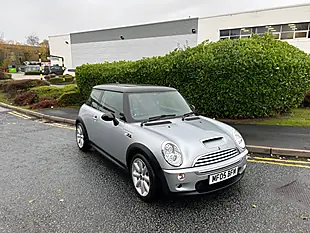 Used 2005 MINI Hatch Cooper S Pure Silver Metallic - Interior and Exterior details 16