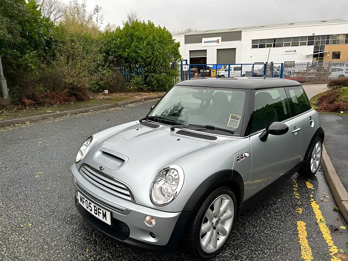 Used 2005 MINI Hatch Cooper S Pure Silver Metallic - Interior and Exterior details 8