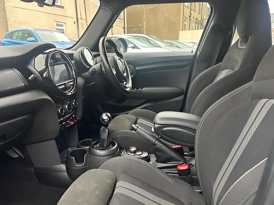Used 2005 MINI Hatch Cooper Sport Starlight Blue - Interior and Exterior details 11