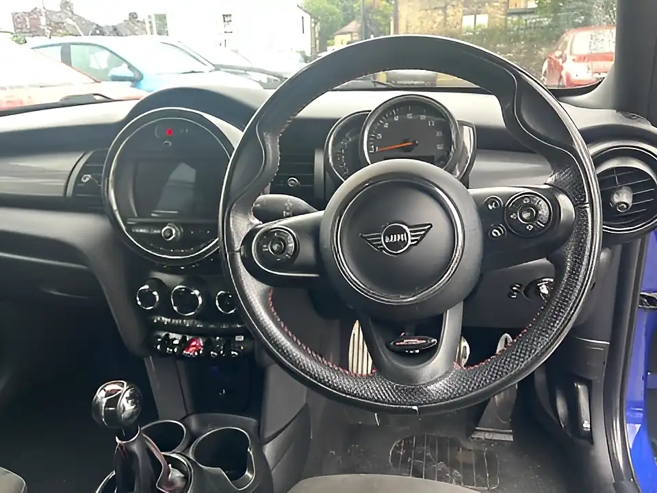 Used 2005 MINI Hatch Cooper Sport Starlight Blue - Interior and Exterior details 6