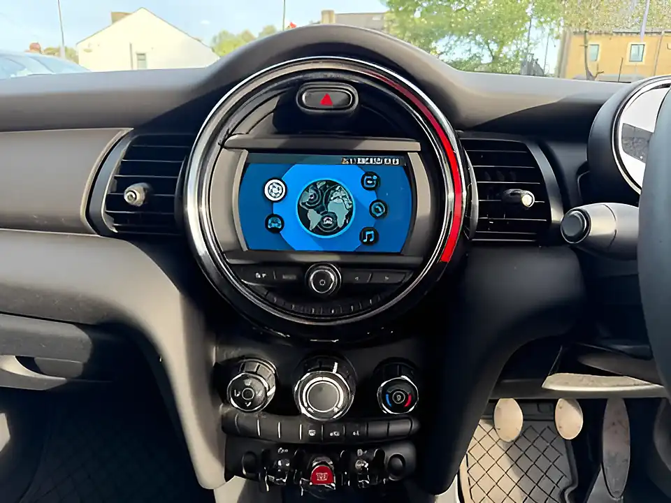 Used 2005 MINI Hatch One Green - Interior and Exterior details 10