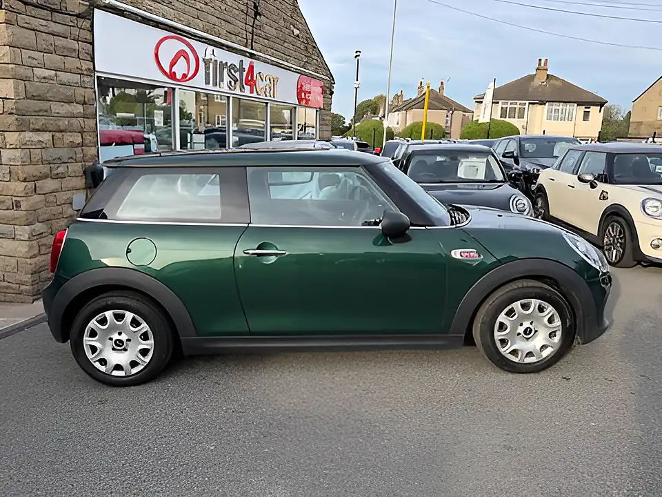 Used 2005 MINI Hatch One Green - Interior and Exterior details 7