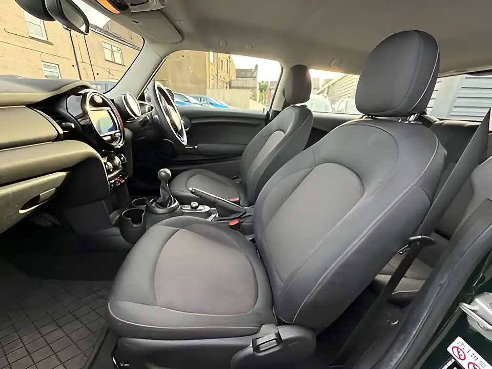 Used 2005 MINI Hatch One Green - Interior and Exterior details 9