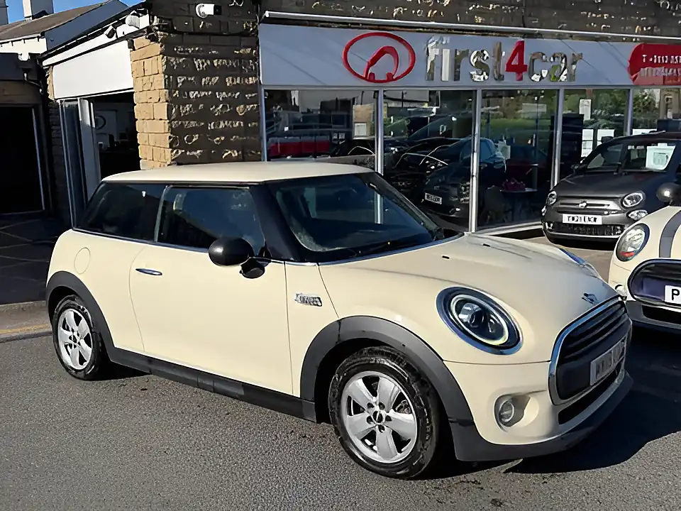 Used 2005 MINI Hatch One White - Interior and Exterior details 3
