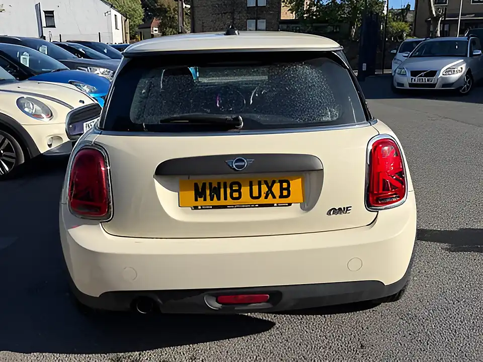 Used 2005 MINI Hatch One White - Interior and Exterior details 5