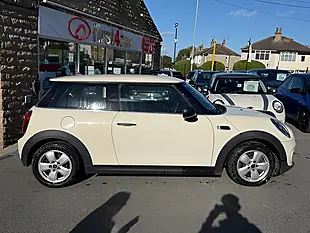 Used 2005 MINI Hatch One White - Interior and Exterior details 7