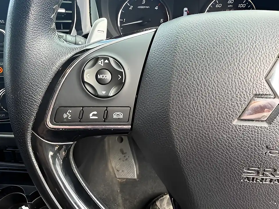 Used 2005 Mitsubishi Outlander 3 Black - Interior and Exterior details 10