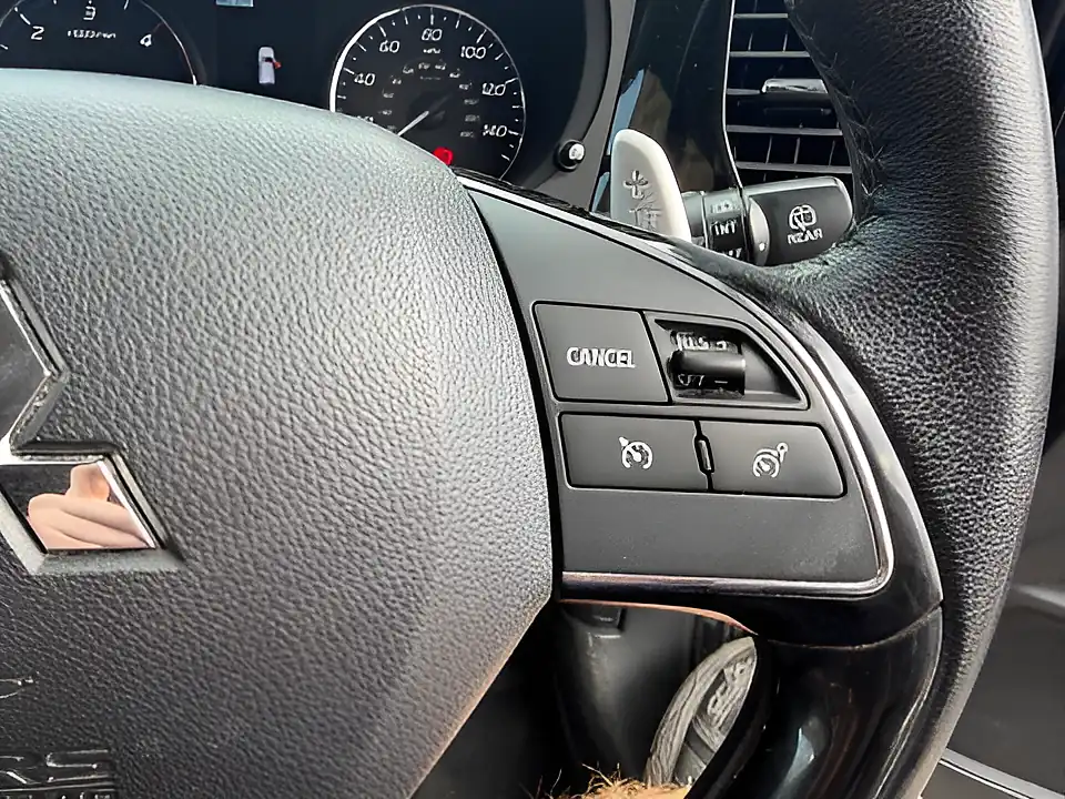 Used 2005 Mitsubishi Outlander 3 Black - Interior and Exterior details 11