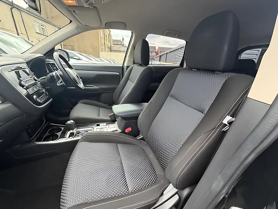 Used 2005 Mitsubishi Outlander 3 Black - Interior and Exterior details 15