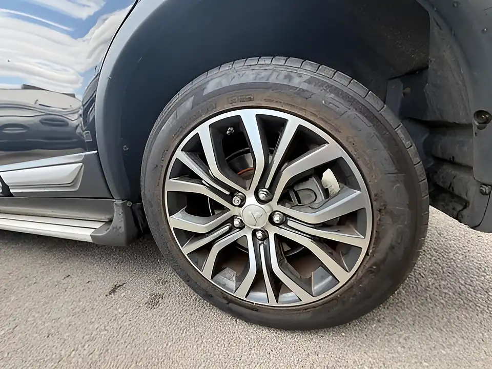 Used 2005 Mitsubishi Outlander 3 Black - Interior and Exterior details 16