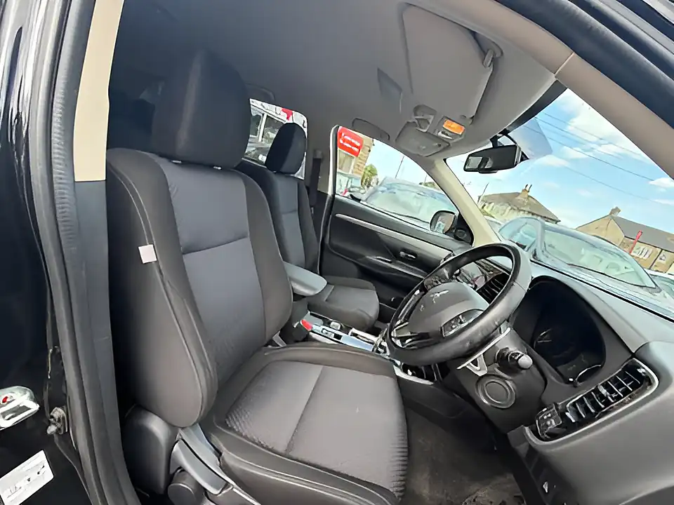 Used 2005 Mitsubishi Outlander 3 Black - Interior and Exterior details 6
