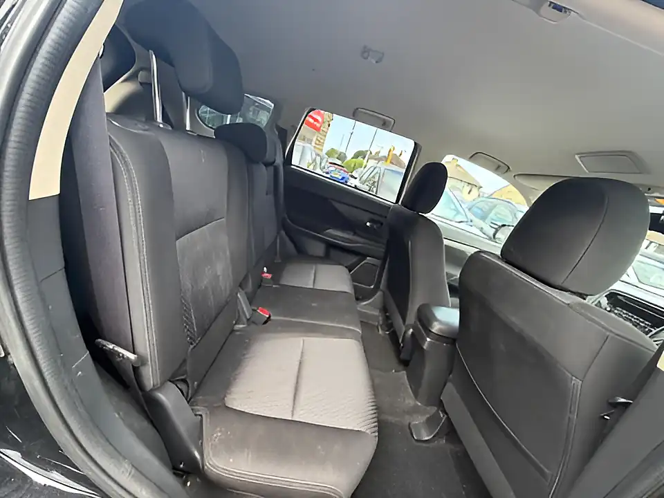 Used 2005 Mitsubishi Outlander 3 Black - Interior and Exterior details 9