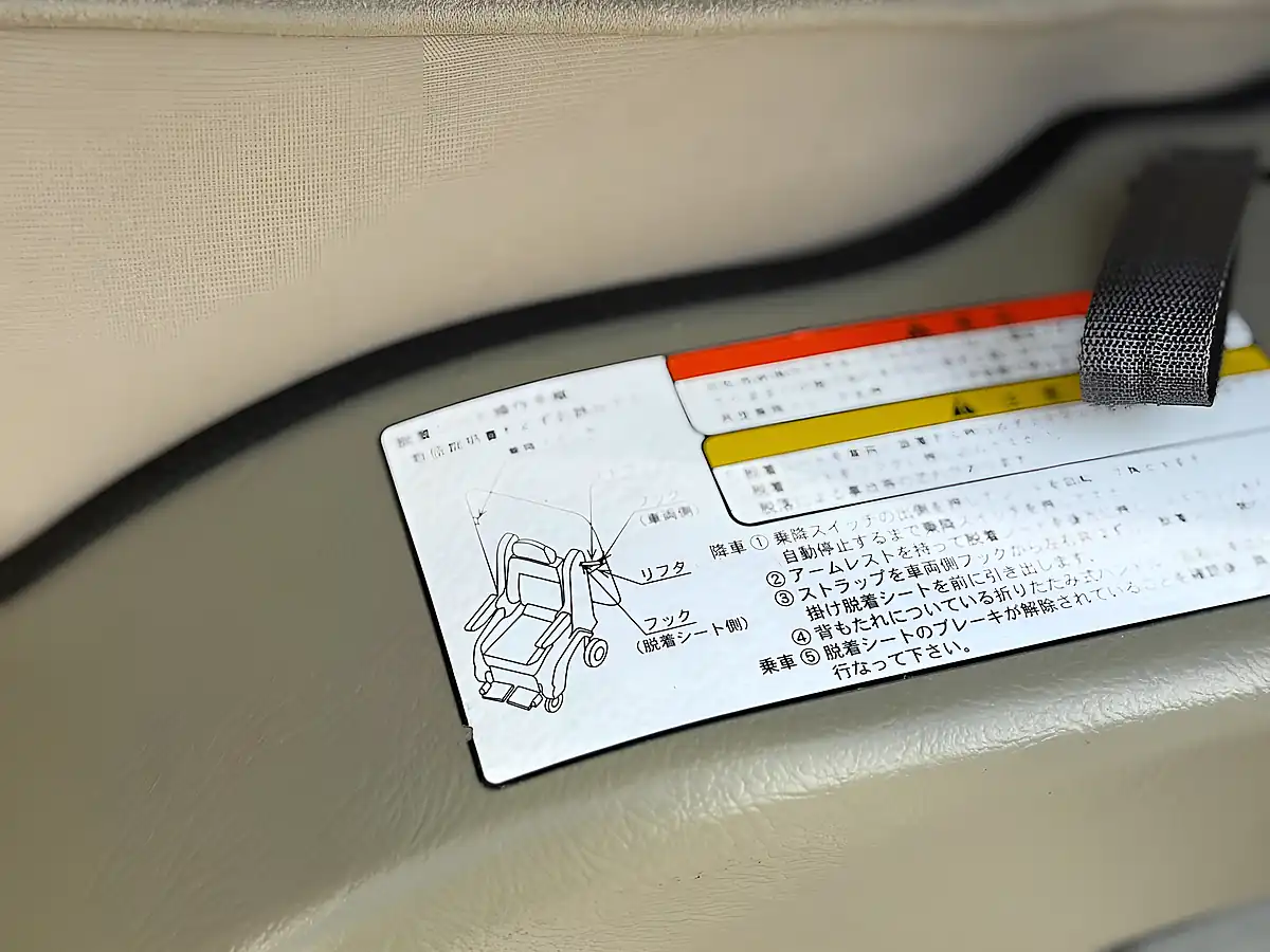 Used 2005 Nissan Elgrand Silver - Interior and Exterior details 13