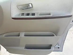Used 2005 Nissan Elgrand Silver - Interior and Exterior details 15