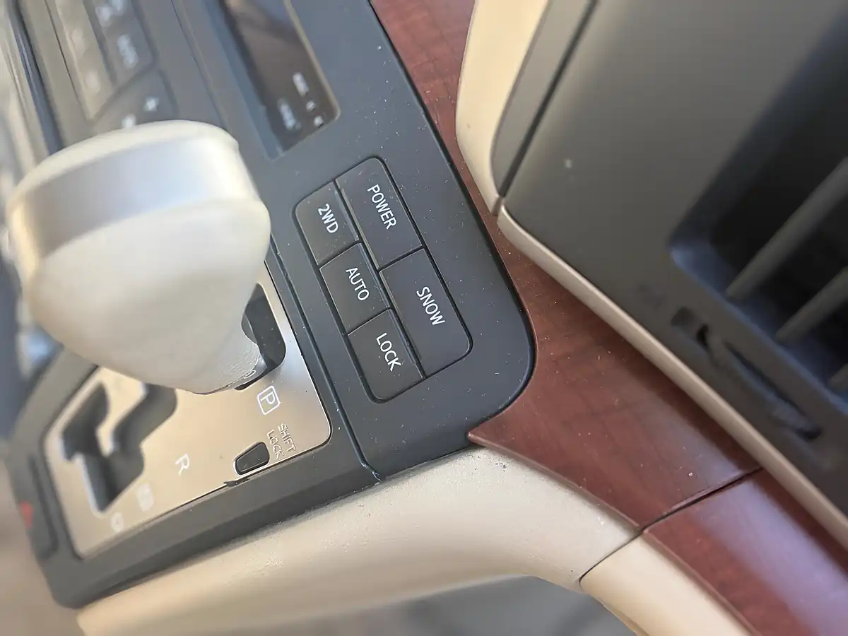 Used 2005 Nissan Elgrand Silver - Interior and Exterior details 17