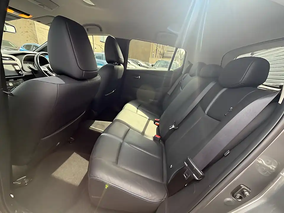 Used 2005 Nissan Leaf Launch Edition Grey - Interior and Exterior details 9