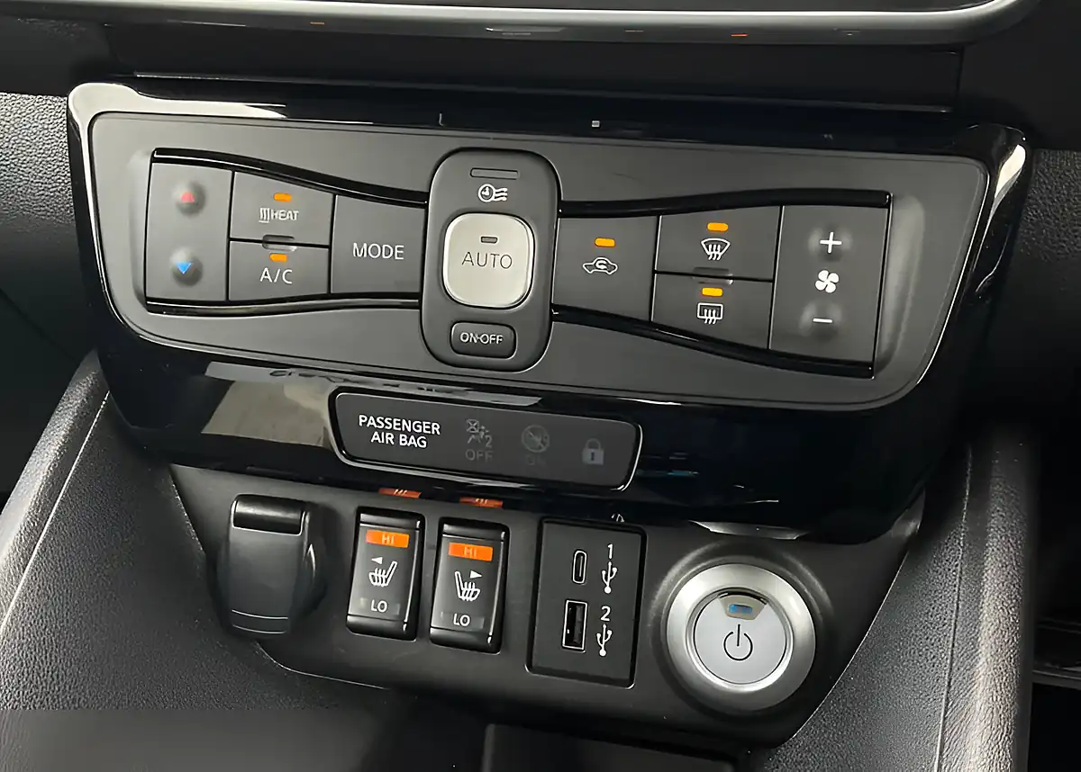 Used 2005 Nissan Leaf N-Connecta Red - Interior and Exterior details 17