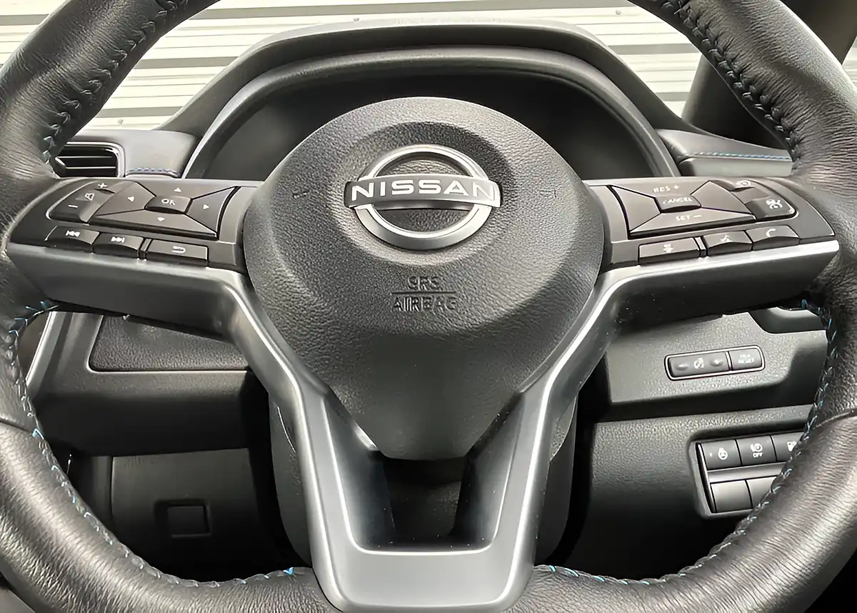 Used 2005 Nissan Leaf N-Connecta Red - Interior and Exterior details 18
