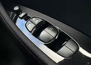 Used 2005 Nissan Leaf N-Connecta Red - Interior and Exterior details 19