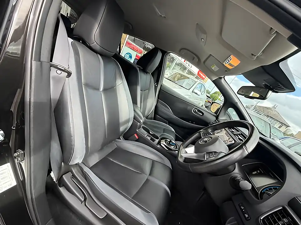 Used 2005 Nissan Leaf Tekna Black - Interior and Exterior details 12