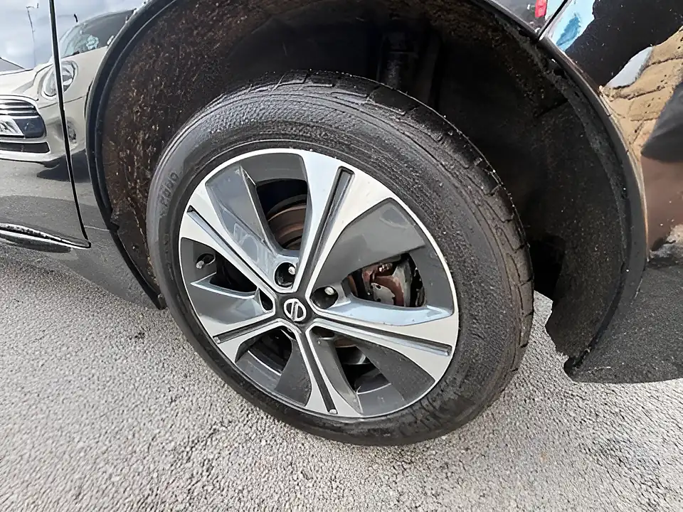Used 2005 Nissan Leaf Tekna Black - Interior and Exterior details 9
