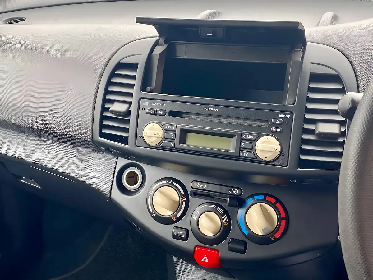 Used 2005 Nissan Micra - Interior and Exterior details 14
