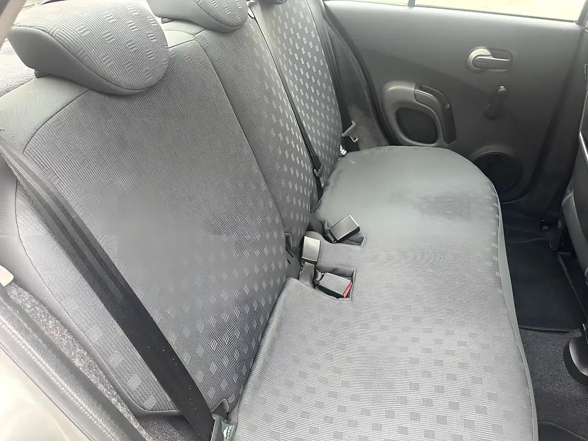 Used 2005 Nissan Micra S Silver - Interior and Exterior details 14