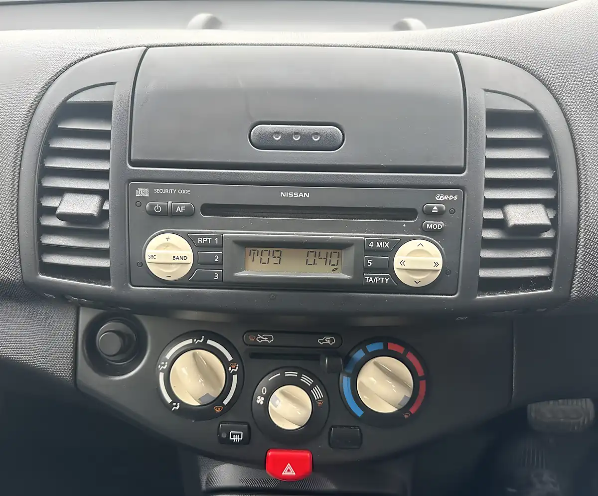 Used 2005 Nissan Micra S Silver - Interior and Exterior details 19