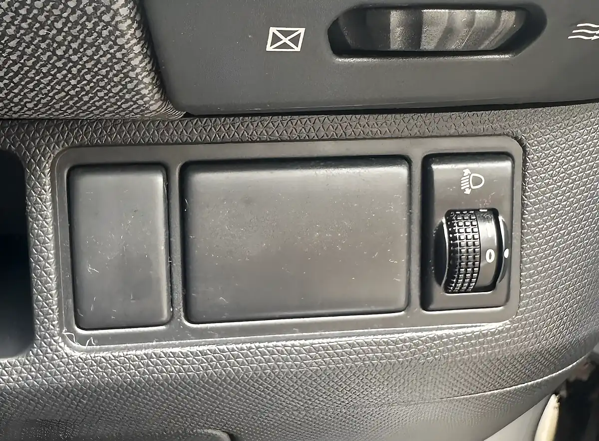 Used 2005 Nissan Micra S Silver - Interior and Exterior details 20