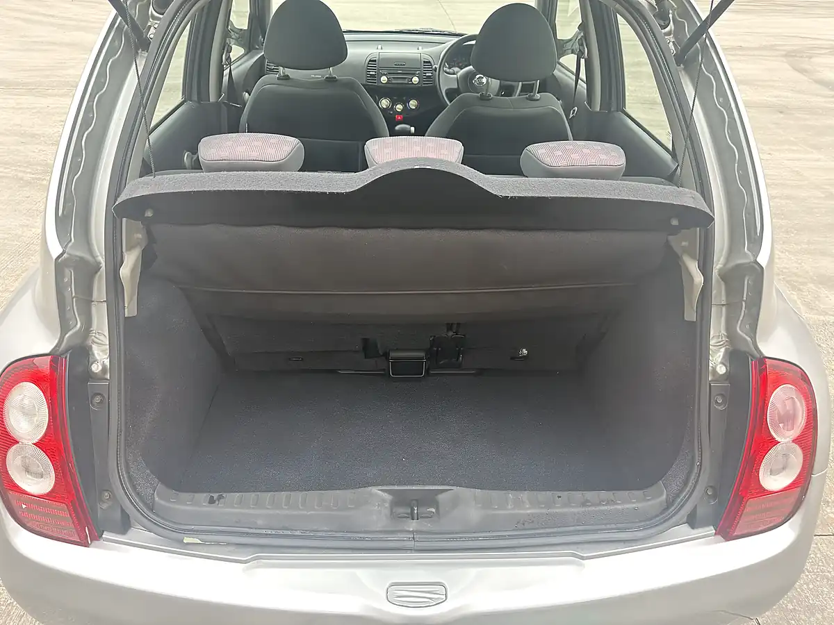 Used 2005 Nissan Micra S Silver - Interior and Exterior details 5