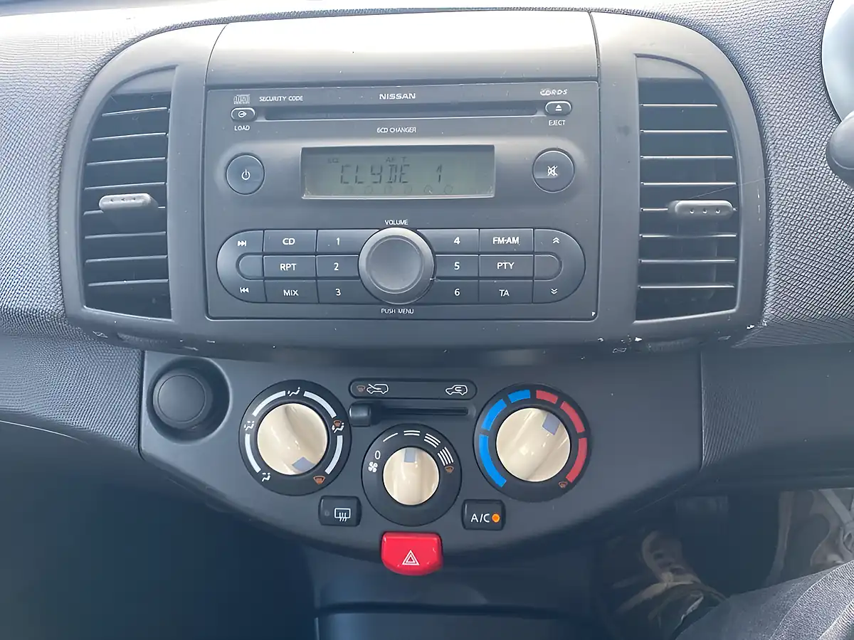 Used 2005 Nissan Micra Se Green - Interior and Exterior details 4