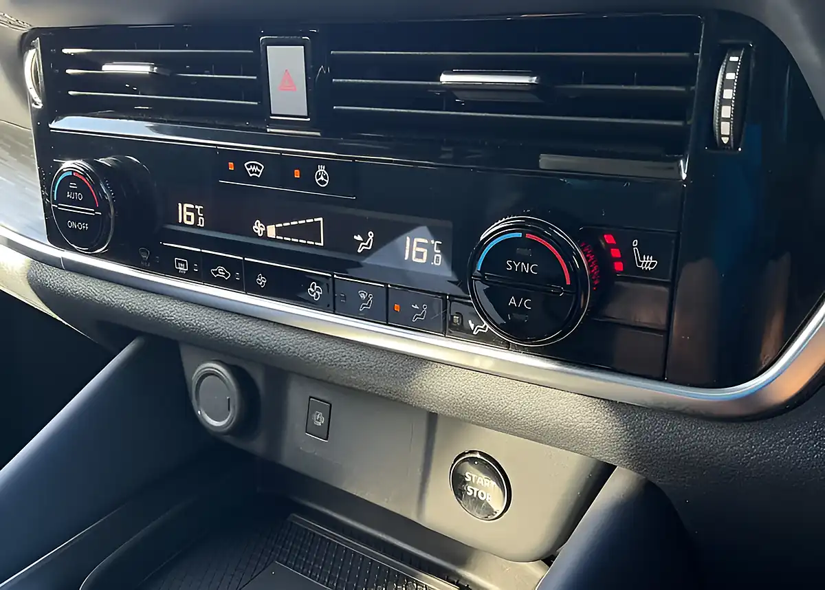 Used 2005 Nissan Qashqai Tekna White - Interior and Exterior details 16