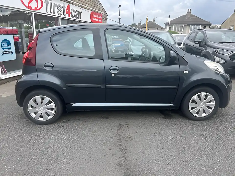 Used 2005 Peugeot 107 Active Grey - Interior and Exterior details 5
