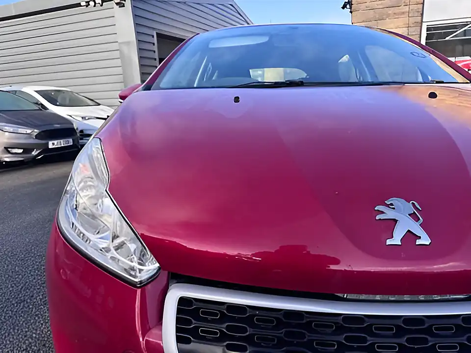 Used 2005 Peugeot 208 Access Plus Rioja Red - Interior and Exterior details 5