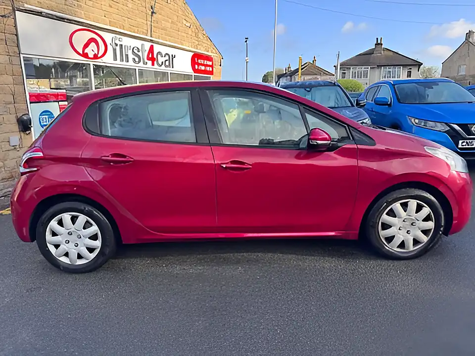 Used 2005 Peugeot 208 Access Plus Rioja Red - Interior and Exterior details 6
